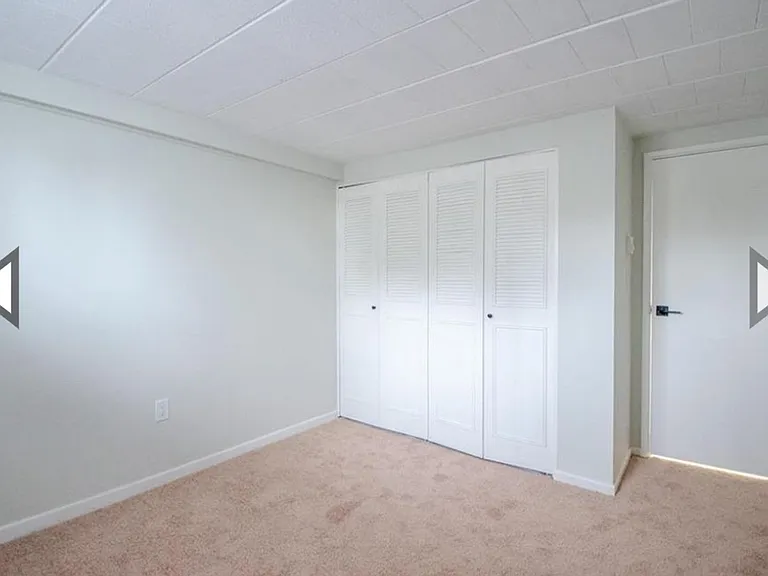 Robin Hood Apartments — Photo 35