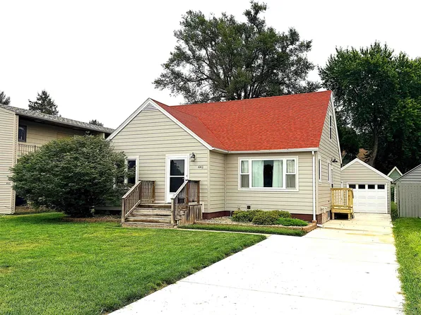 441 N Pine St, Vermillion, SD 57069