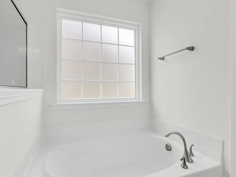 212 Longford Dr — Photo 38
