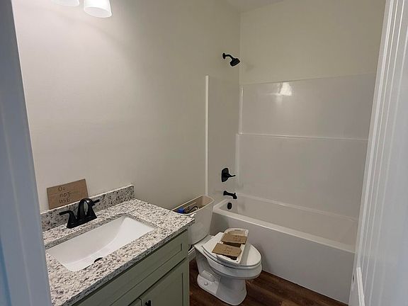 5th image of 472 Pinehurst Way