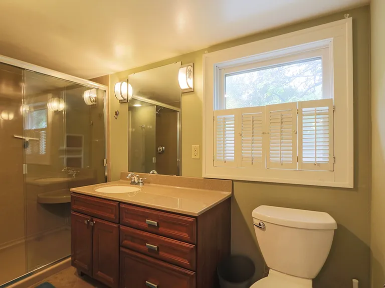 224 E Winthrope Rd — Photo 12
