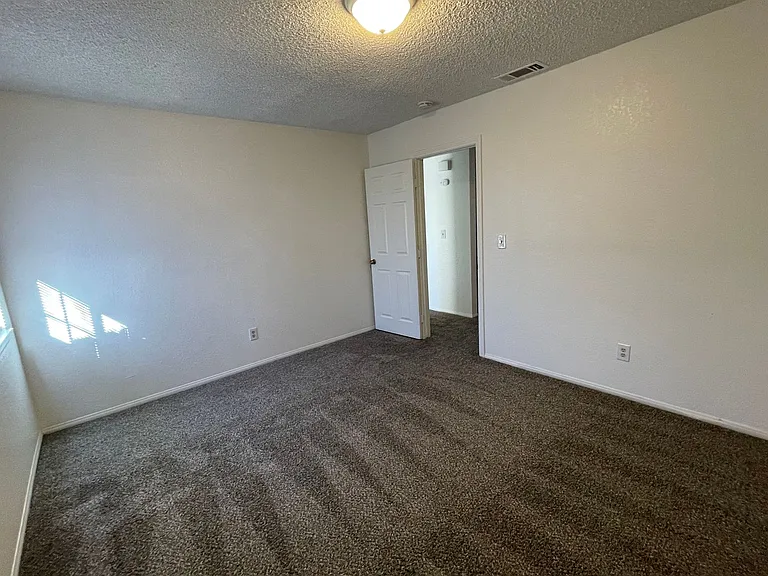 20292 Thunderbird Rd — Photo 15
