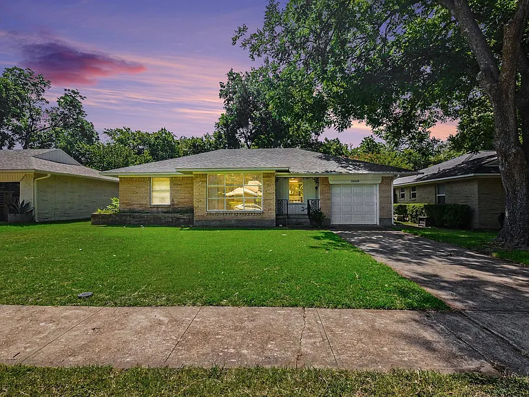 10028 San Lorenzo Dr — Photo 1