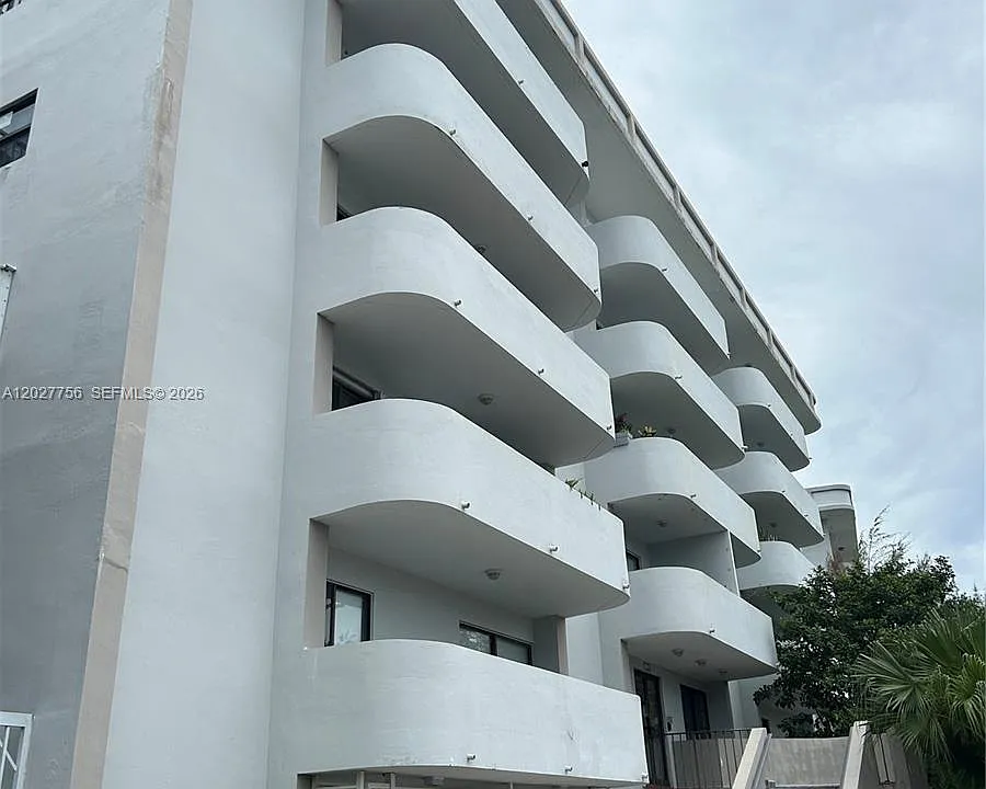 110 S Shore Dr #4E