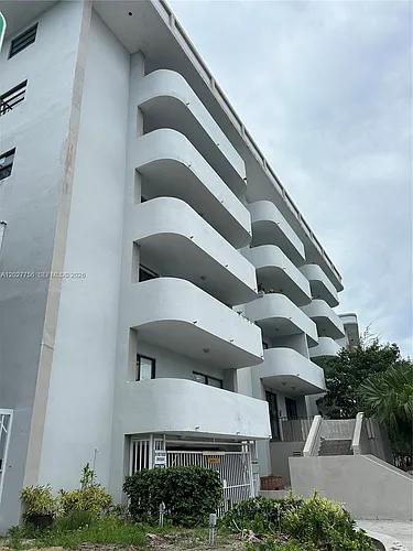 110 S Shore Dr #4E Photo 1 110 S Shore Dr #4E Photo 1