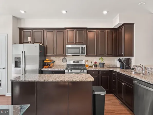 527 View Point Way, Fredericksburg, VA 22405