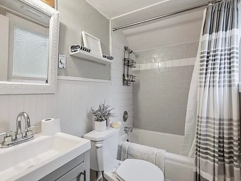 230 SE Spring St #1B — Photo 7