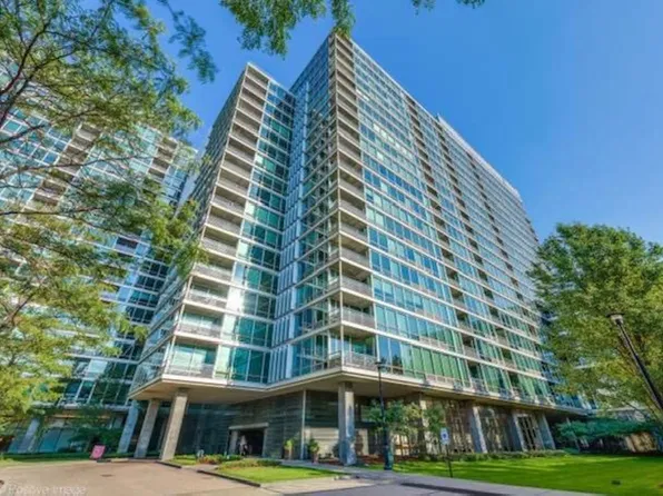 9655 Woods Dr Unit 515, Skokie, IL 60077
