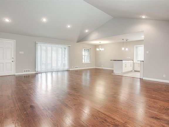 4th image of 1138 La Mesa Dr