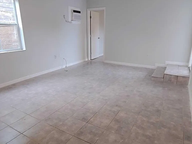 621 NW 5th Ave #3 — Photo 2