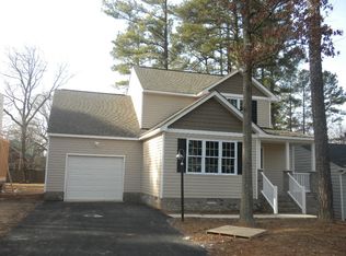 128 Lakeside Dr, Colonial Heights, VA 23834