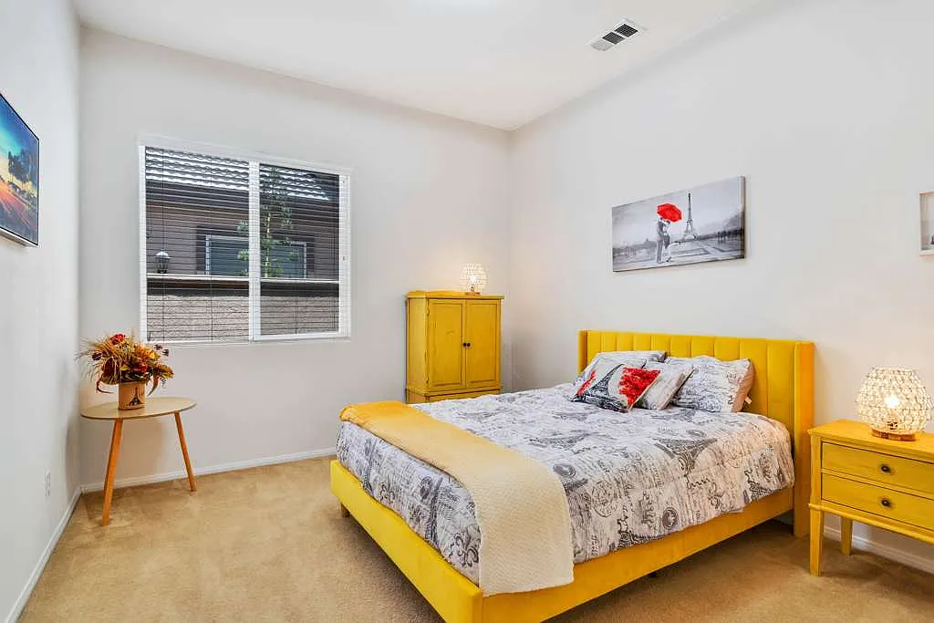 3 bed, 2112 sqft, $4,000 — Photo 2