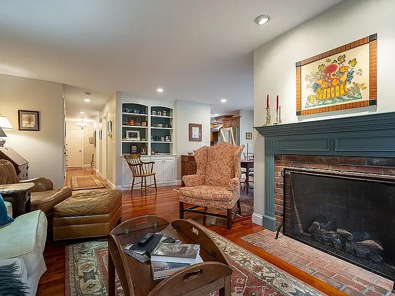 4 bed, 2102 sqft, $4,750 — Photo 3
