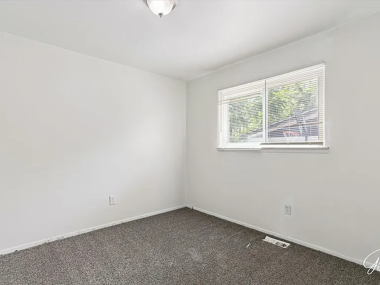 8684 Republic Ave — Photo 15