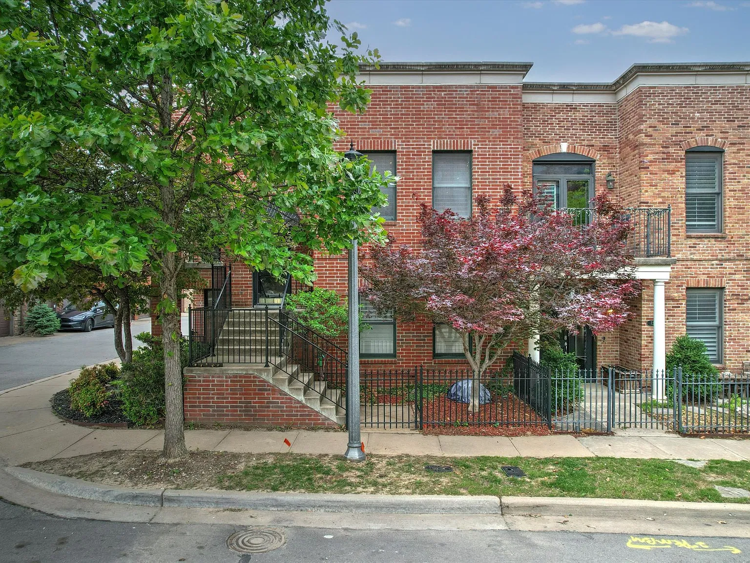 3 bed, 2572 sqft, $2,500 — Photo 1