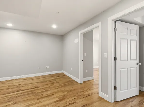 381 Communipaw Avenue image 11 of 23