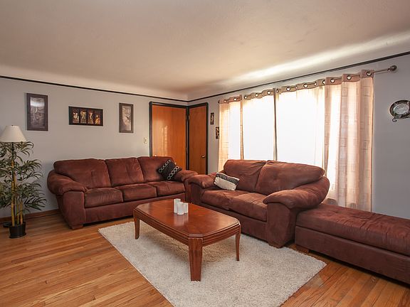 3rd image of 15610 Lydian Ave