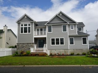 571 Fire Island Ave, Babylon, NY 11702