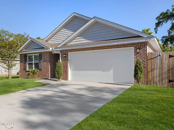 3rd image of 212 Lantana Blvd