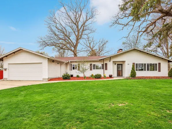 5203 South La Salle DRIVE, New Berlin, WI 53151