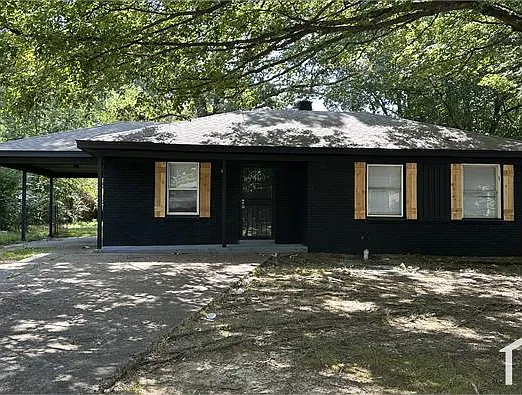 3 bed, 963 sqft, $1,350 — Photo 2