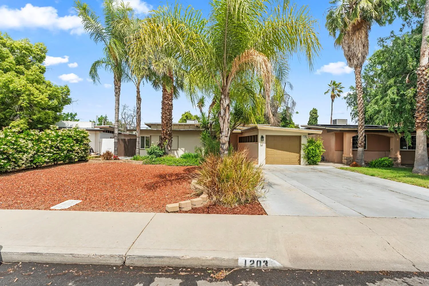 1203 E Simpson Ave photo 1