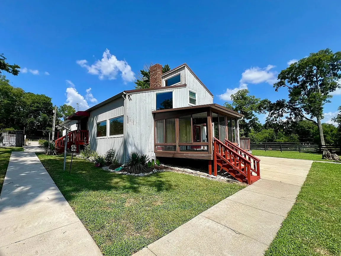 Building Photo - Hickory Hills Dr