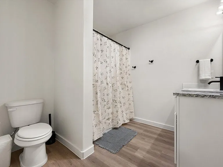 2509 Kenwood Ave — Photo 25