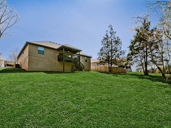 3rd image of 20 Dillow Cir