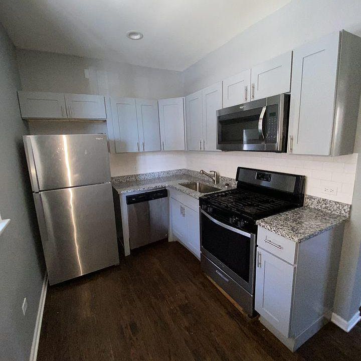 1st image of 4612 S Lake Park Ave #2M
