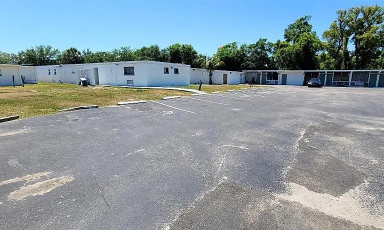 421 E Kennedy Blvd — Photo 4