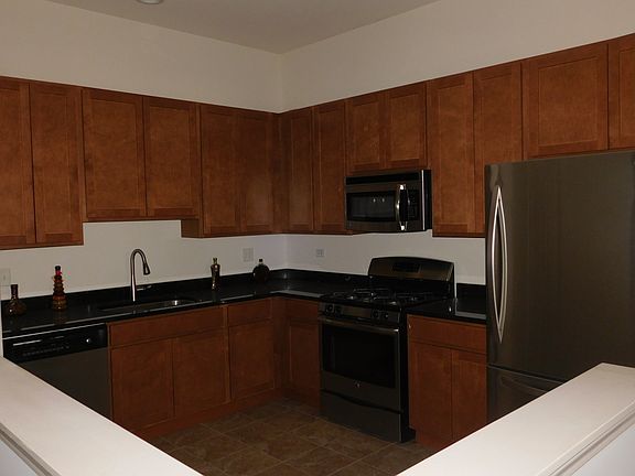5th image of 300 Village Cir #C13