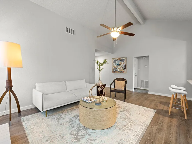 1123 Rock Canyon Dr — Photo 6