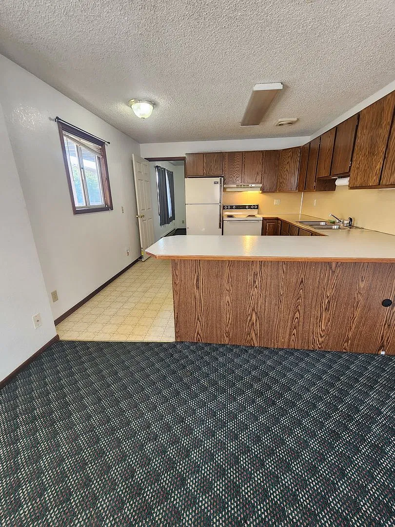 Round Butte Rd 4-Plex — Photo 2
