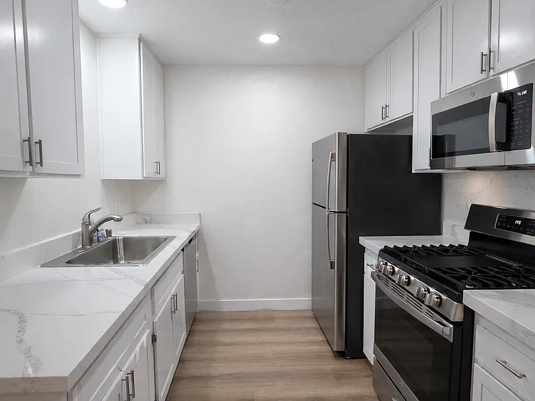 Cedar Crest Apartments — Photo 12