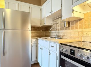 360 Tecumseh Rd W UNIT 207, Windsor, ON N8X4T7