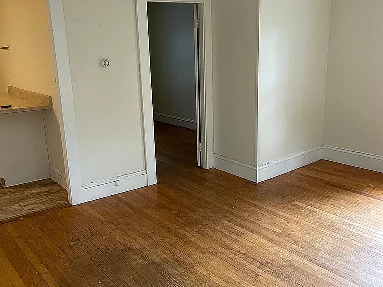 30 King St #2 — Photo 8