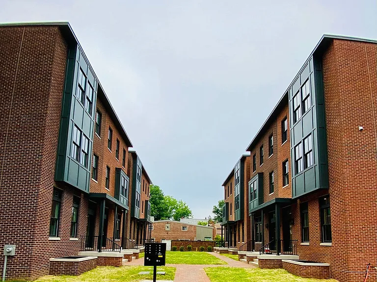 111-117 Thornton Ln — Photo 2
