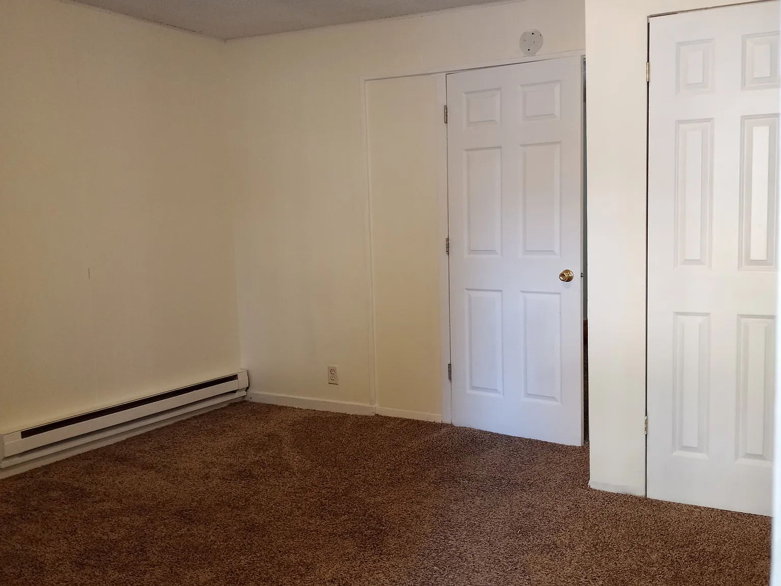 3 bed, 1050 sqft, $2,052 — Photo 4