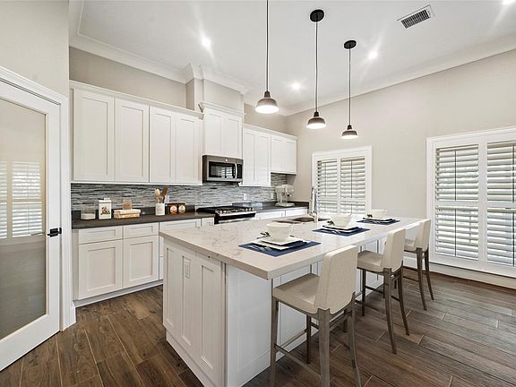 4th image of 930 Paradise Dr