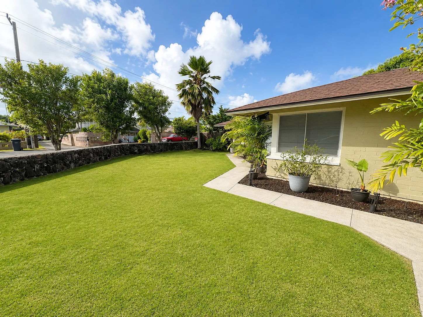 4 bed, 2500 sqft, $8,000 — Photo 2