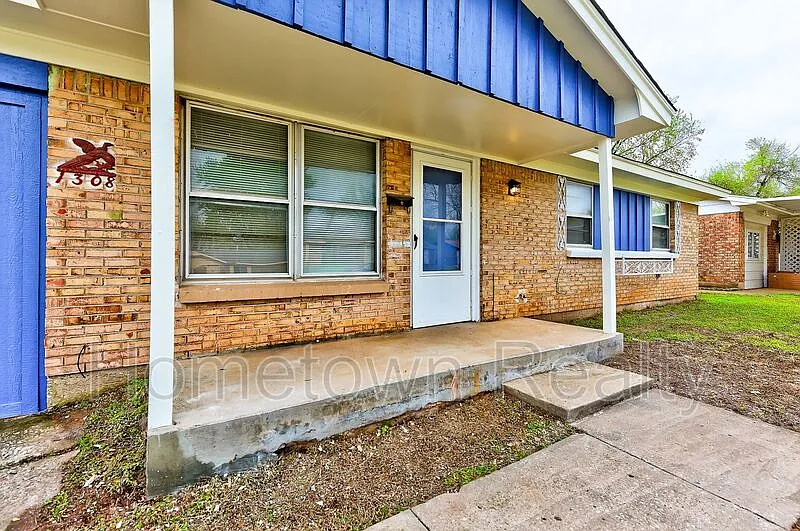 4 bed, 1.0 bath, 1242 sqft, $1,095 — Photo 4