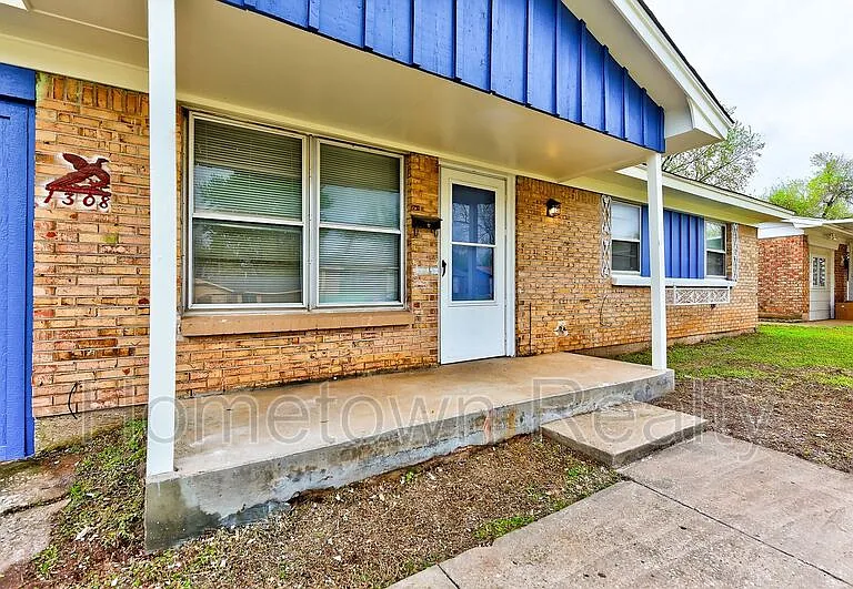 1308 McDonald Dr — Photo 4