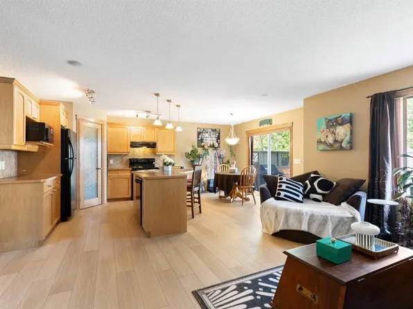 34 S Tuscany Meadows Dr NW, Calgary, AB T3L 2T8