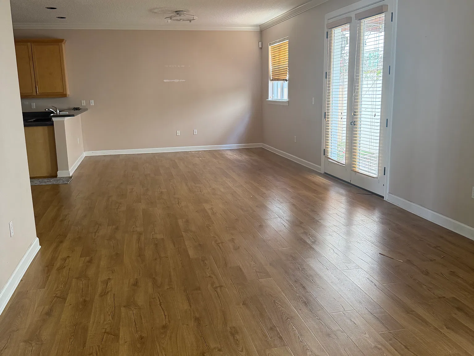 3 bed, 2.5 bath, 1920 sqft, $3,795 — Photo 2