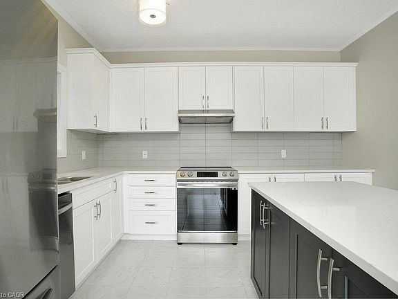 5th image of 375 Chokecherry Cres