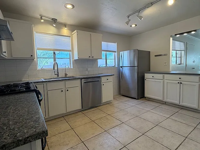 3411 E Pima St — Photo 9