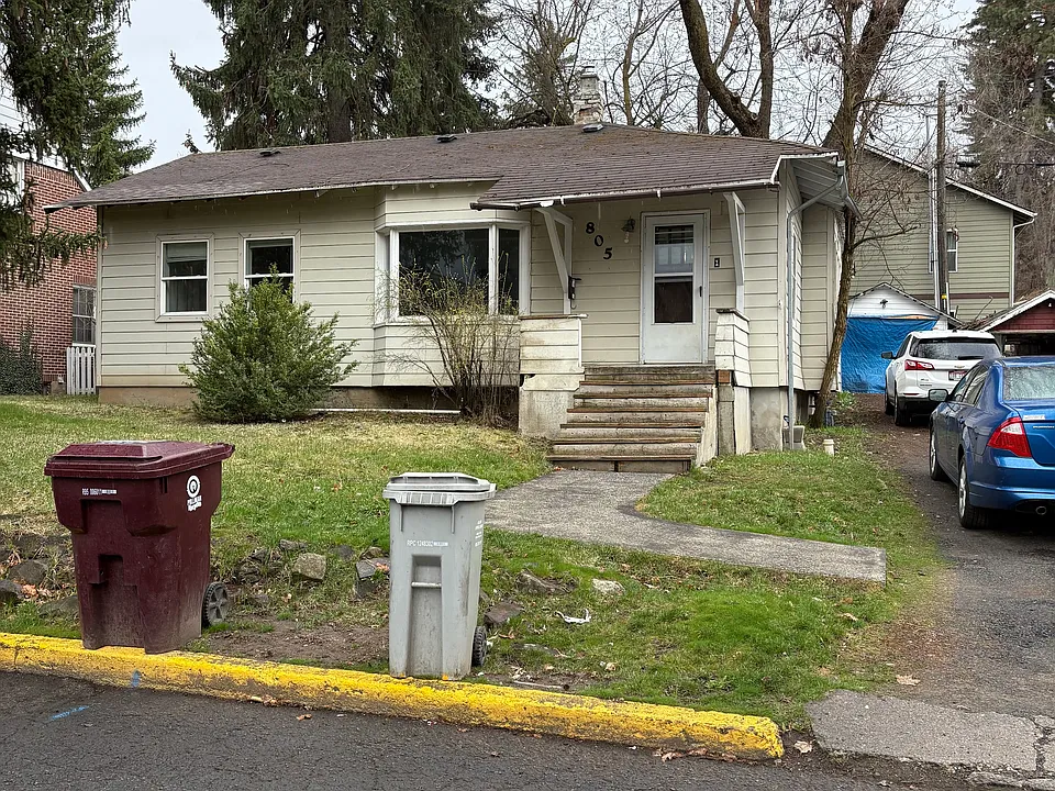 805 NE Michigan St #1