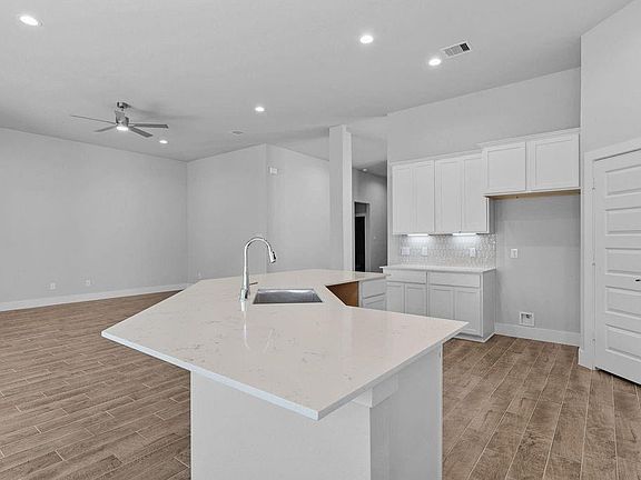 4th image of 2108 Golden Spruce Ct