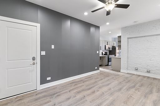 5th image of 7622 N Eastlake Ter APT 3D